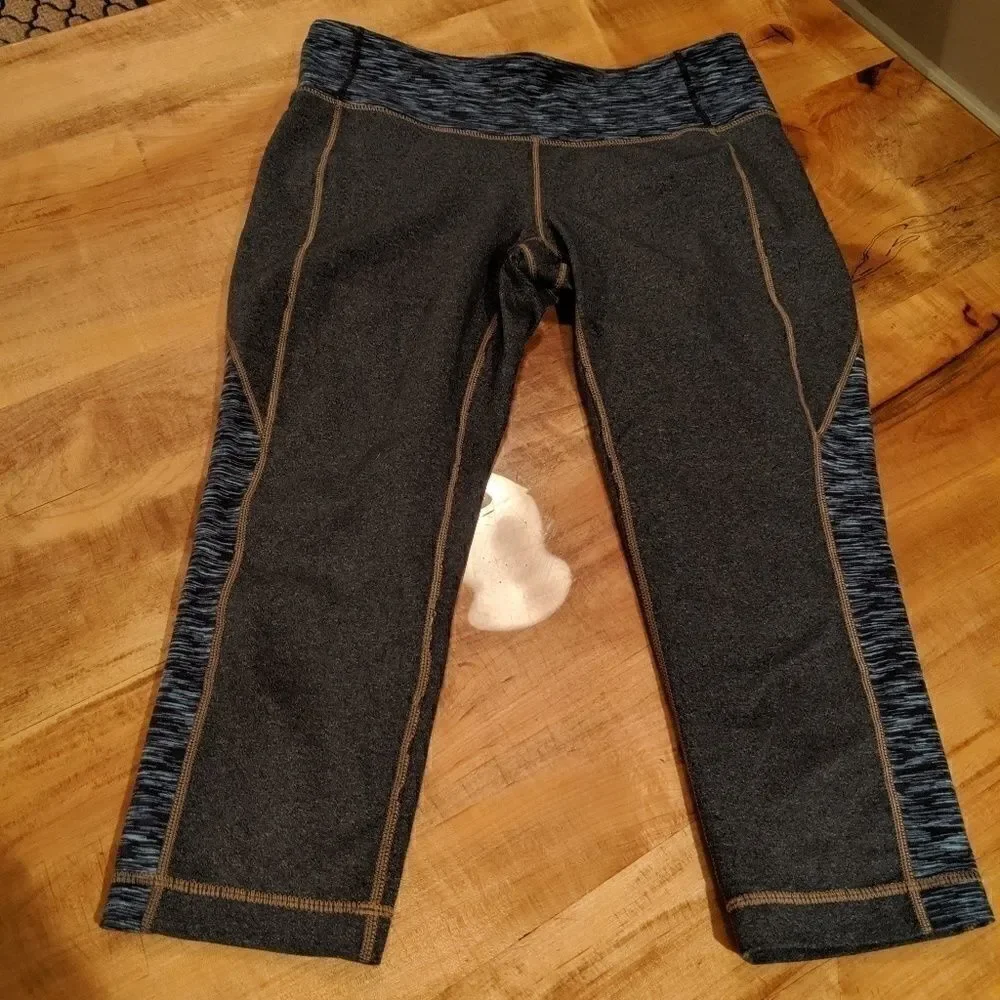 Athleta Revelation blue split capris medium